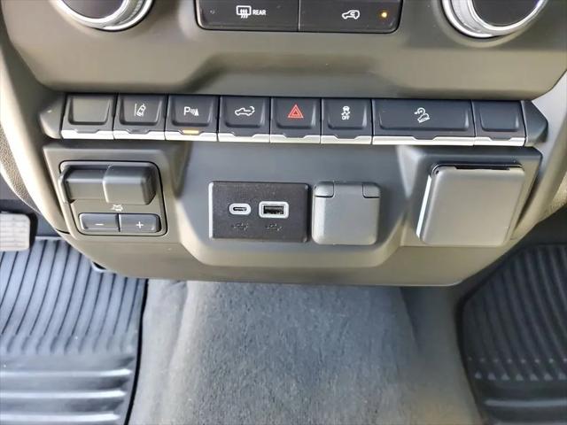 2025 Chevrolet Silverado 2500HD 4WD Crew Cab Standard Bed Custom