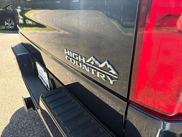 2022 Chevrolet Silverado 1500 4WD Crew Cab Standard Bed High Country