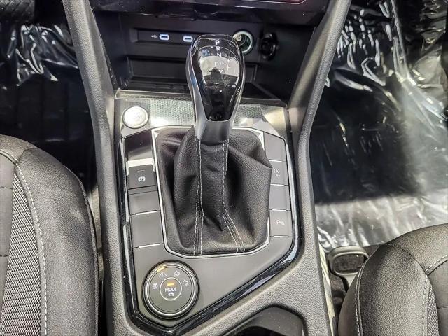 2026 Volkswagen Taos SE Black