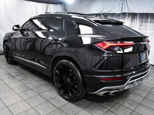 2022 Lamborghini Urus Pearl Capsule