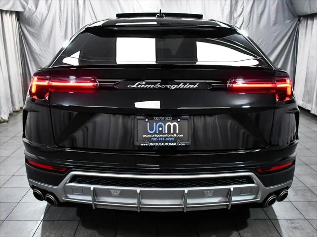2022 Lamborghini Urus Pearl Capsule