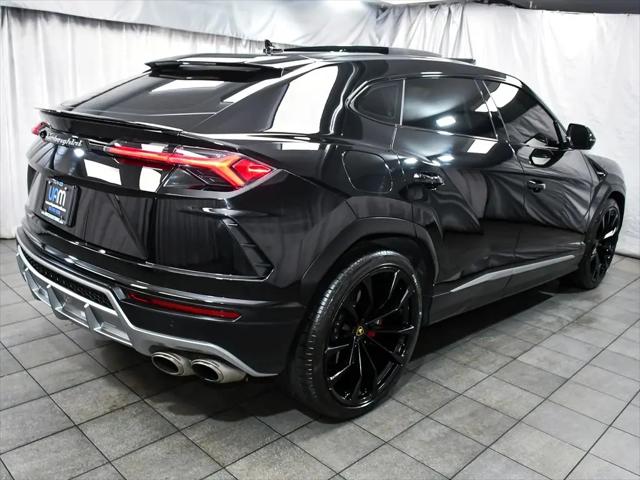 2022 Lamborghini Urus Pearl Capsule
