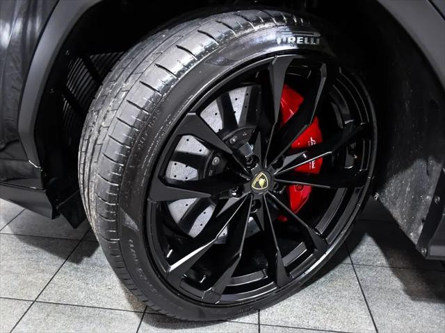 2022 Lamborghini Urus Pearl Capsule
