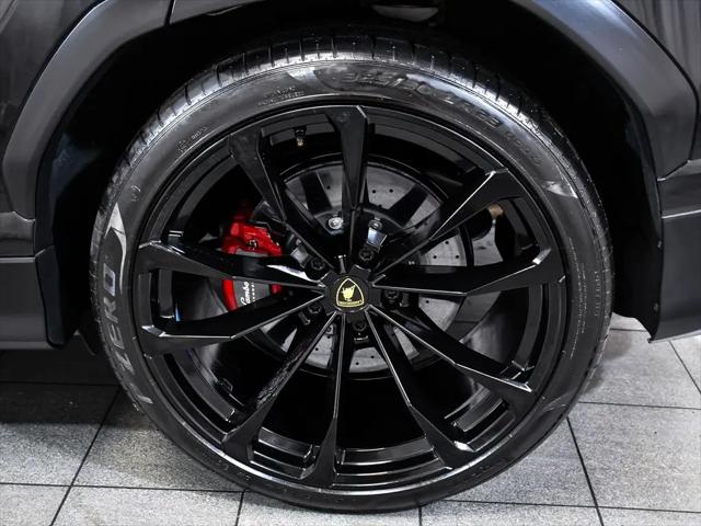 2022 Lamborghini Urus Pearl Capsule