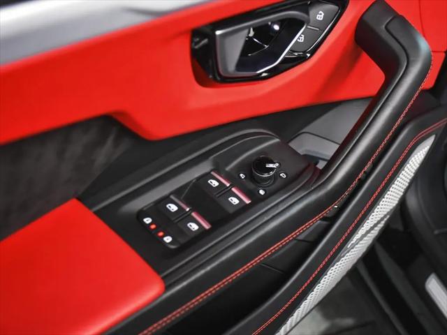 2022 Lamborghini Urus Pearl Capsule