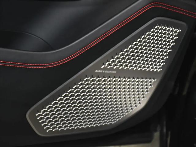 2022 Lamborghini Urus Pearl Capsule