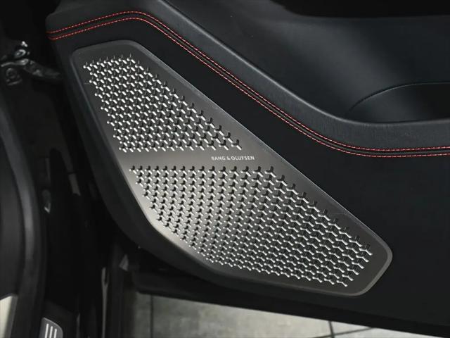 2022 Lamborghini Urus Pearl Capsule