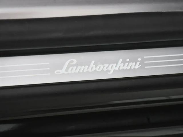 2022 Lamborghini Urus Pearl Capsule