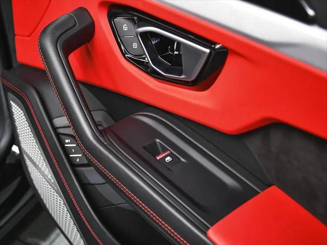 2022 Lamborghini Urus Pearl Capsule