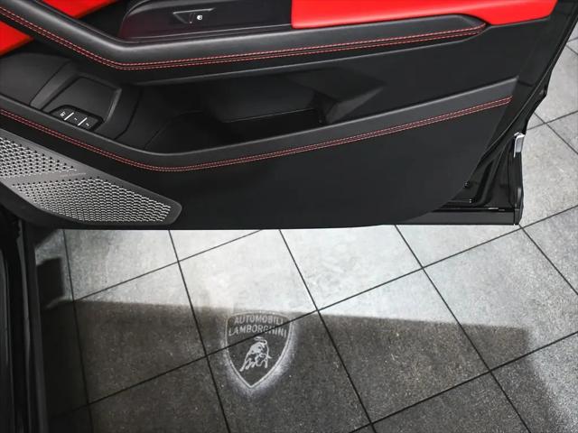 2022 Lamborghini Urus Pearl Capsule