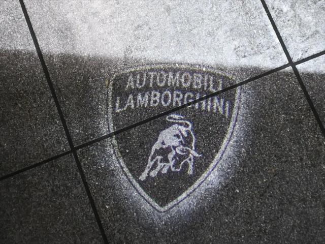 2022 Lamborghini Urus Pearl Capsule
