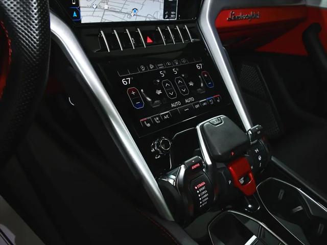 2022 Lamborghini Urus Pearl Capsule
