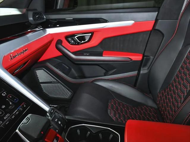 2022 Lamborghini Urus Pearl Capsule