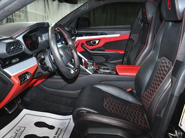 2022 Lamborghini Urus Pearl Capsule
