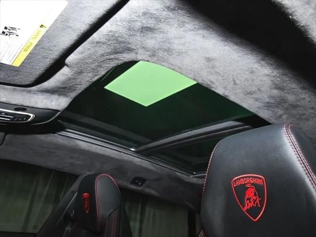 2022 Lamborghini Urus Pearl Capsule