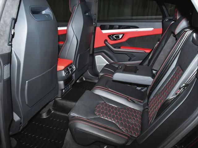 2022 Lamborghini Urus Pearl Capsule