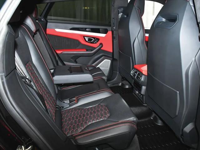 2022 Lamborghini Urus Pearl Capsule