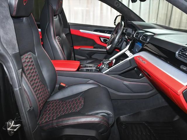 2022 Lamborghini Urus Pearl Capsule