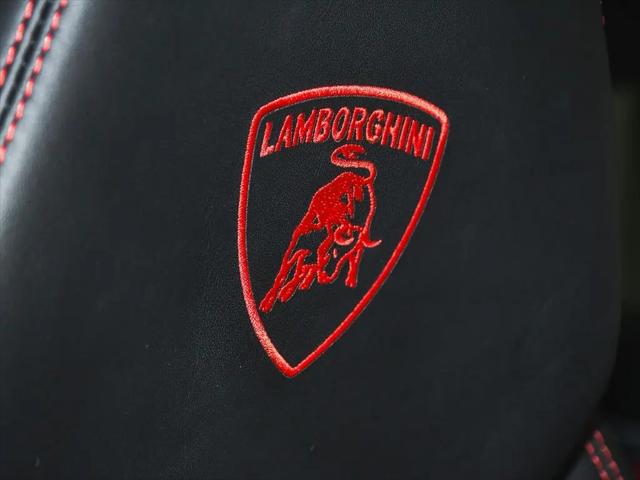 2022 Lamborghini Urus Pearl Capsule