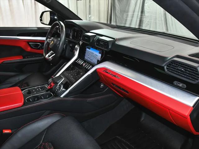 2022 Lamborghini Urus Pearl Capsule