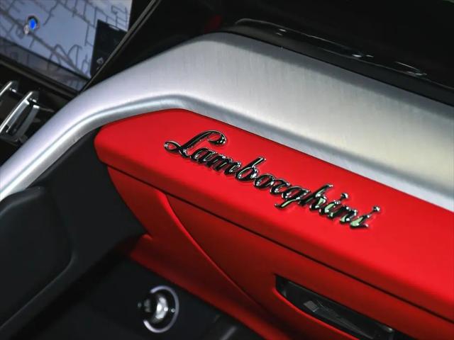 2022 Lamborghini Urus Pearl Capsule