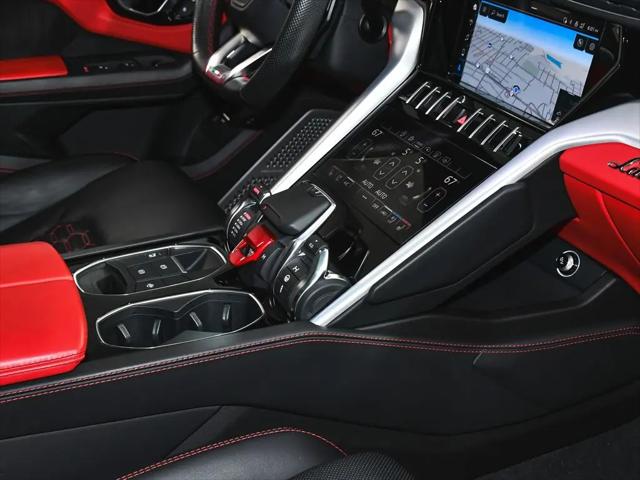 2022 Lamborghini Urus Pearl Capsule