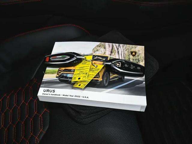 2022 Lamborghini Urus Pearl Capsule
