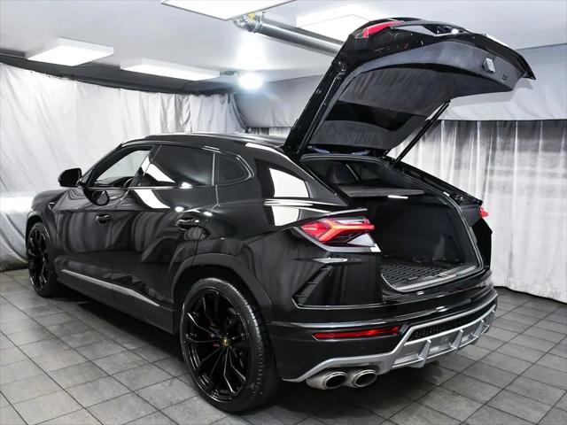 2022 Lamborghini Urus Pearl Capsule