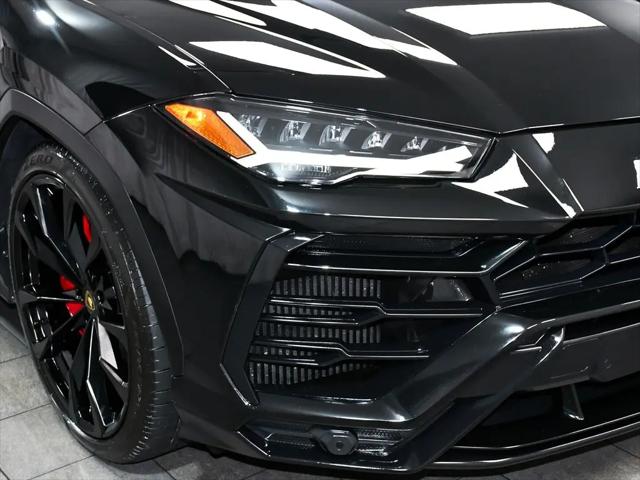 2022 Lamborghini Urus Pearl Capsule