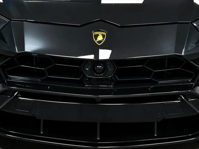 2022 Lamborghini Urus Pearl Capsule