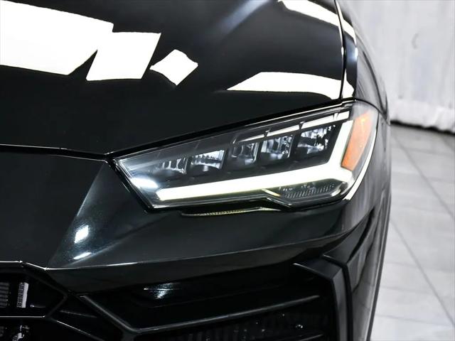 2022 Lamborghini Urus Pearl Capsule