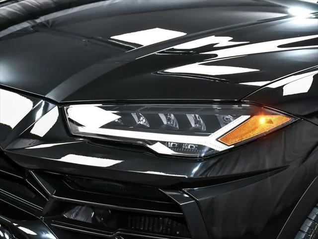 2022 Lamborghini Urus Pearl Capsule