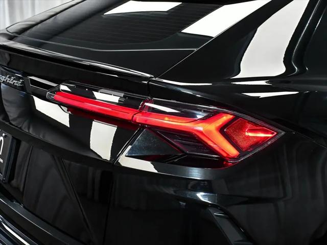 2022 Lamborghini Urus Pearl Capsule
