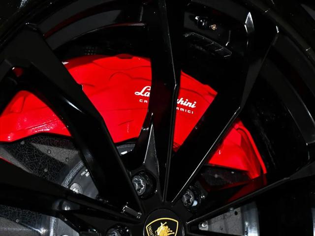 2022 Lamborghini Urus Pearl Capsule