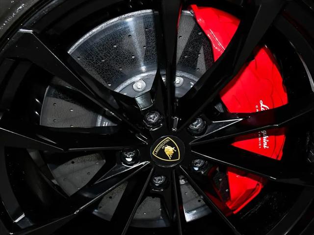 2022 Lamborghini Urus Pearl Capsule