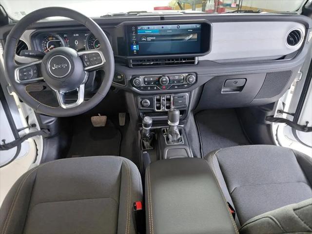 2025 Jeep Wrangler 4-Door Sahara 4x4