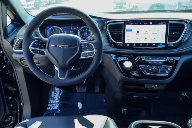 2026 Chrysler Pacifica Select AWD