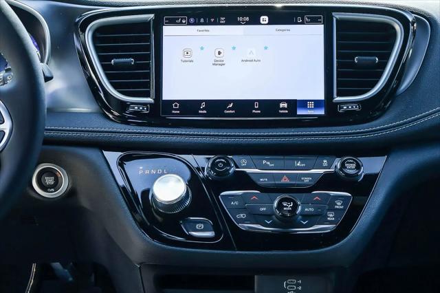 2026 Chrysler Pacifica Select AWD