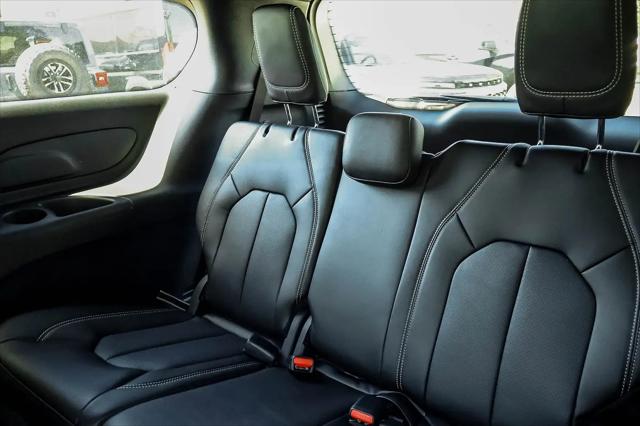 2026 Chrysler Pacifica Select AWD