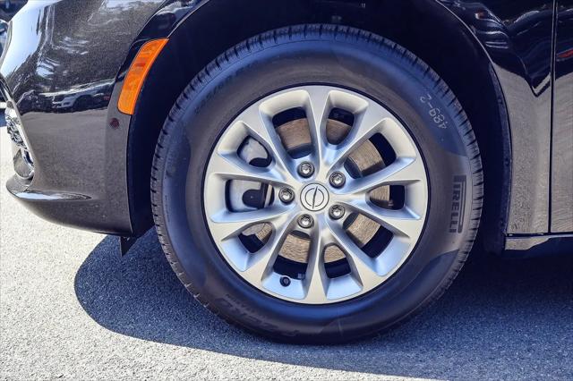 2026 Chrysler Pacifica Select AWD