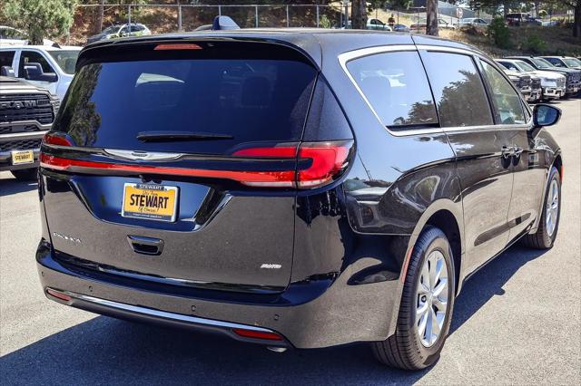 2026 Chrysler Pacifica Select AWD