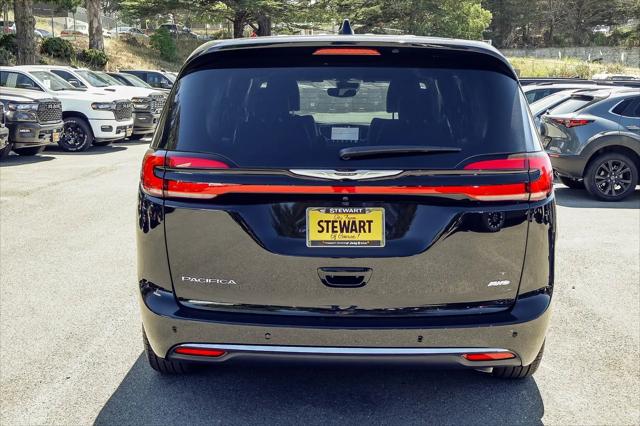 2026 Chrysler Pacifica Select AWD