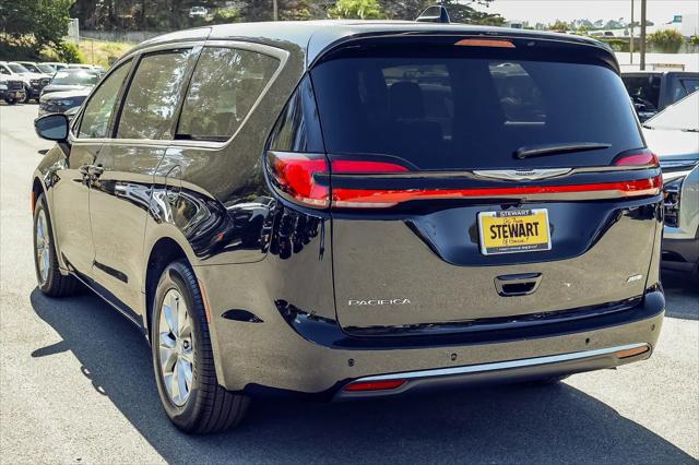 2026 Chrysler Pacifica Select AWD