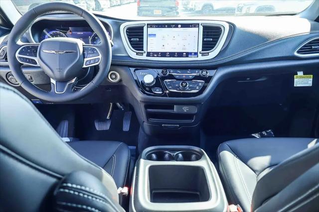 2026 Chrysler Pacifica Select AWD