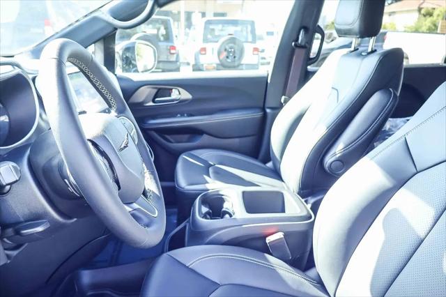 2026 Chrysler Pacifica Select AWD