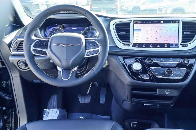 2026 Chrysler Pacifica Select AWD