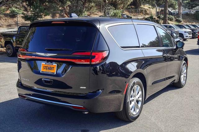2026 Chrysler Pacifica Select AWD