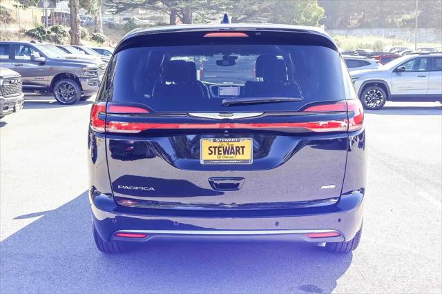 2026 Chrysler Pacifica Select AWD