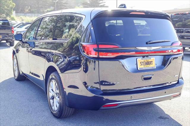 2026 Chrysler Pacifica Select AWD