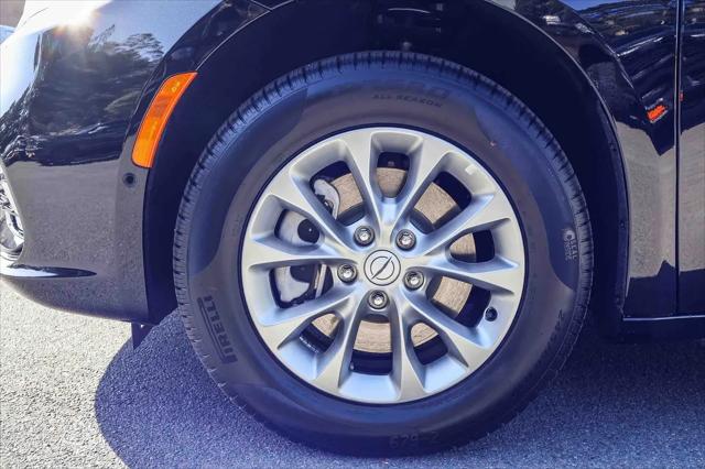 2026 Chrysler Pacifica Select AWD